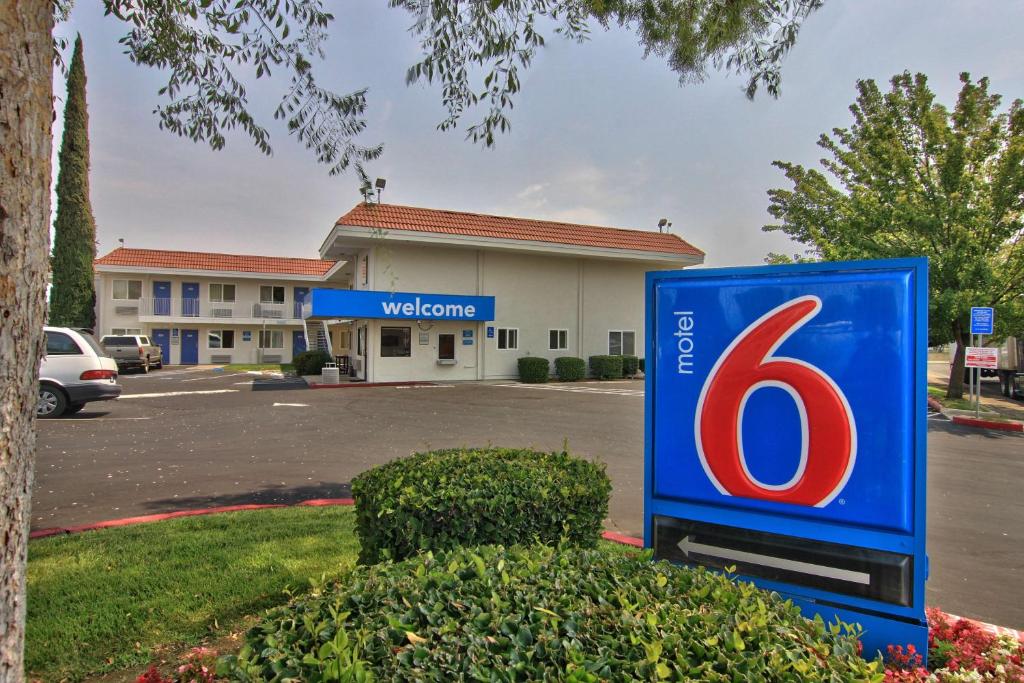 Motel 6-Sacramento CA - North Main image 1